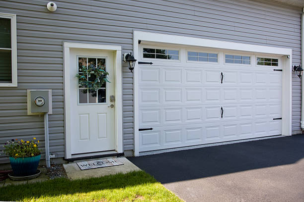 24/7 Emergency Garage Door Panel Replacement experts in Clifton, TN